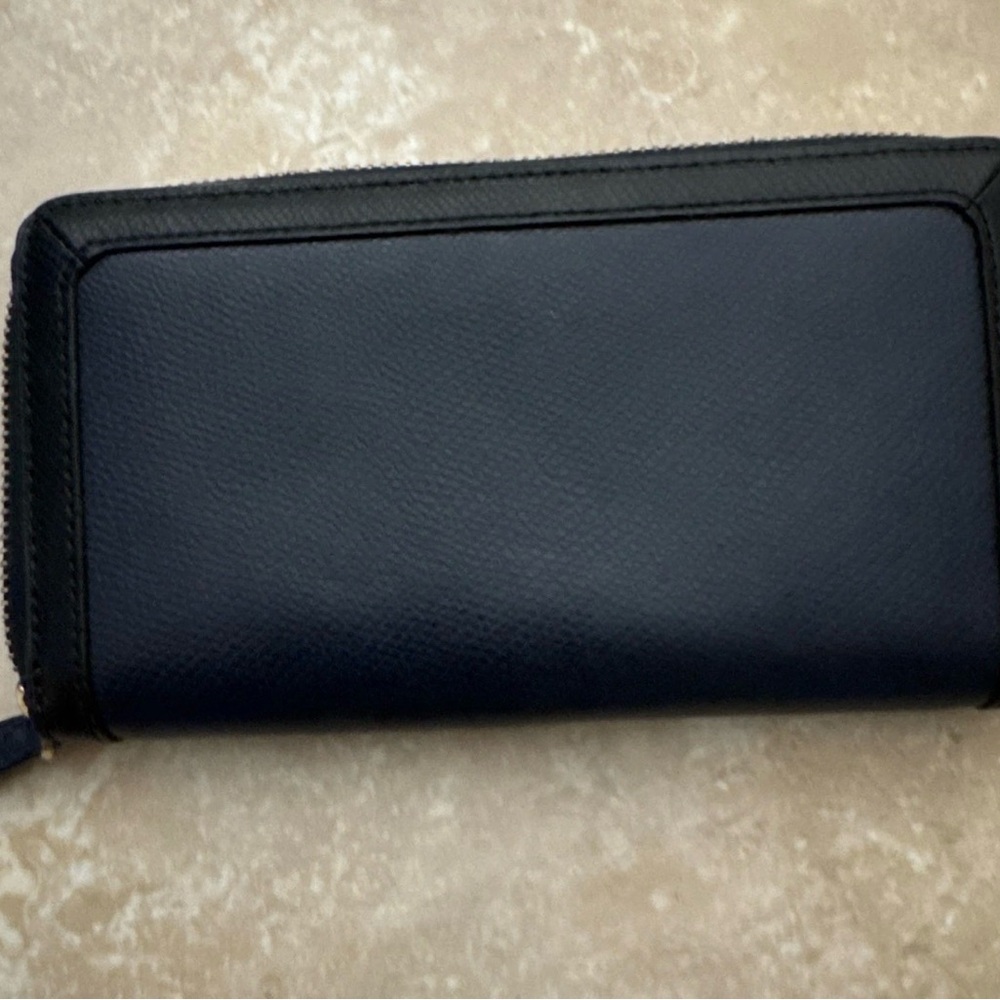 Vera Bradley Navy Leather Clutch Zip closure 3 compartments- Pre-loved Excellent - Picture 3 of 4